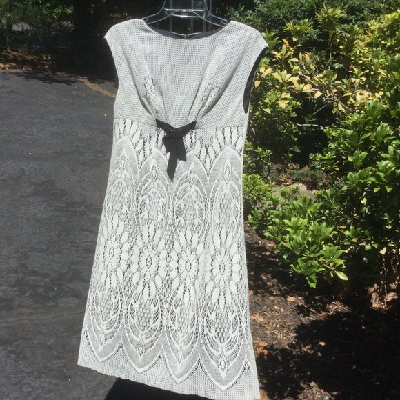 Anna Sui Dresses & Skirts - Anna Sui Bowtie Front Sleeveless Lace Midi Dress